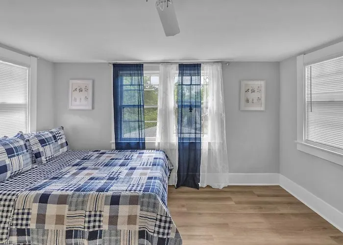 Elegant 5 Bedrooms Near Millikin Univ Ferienhaus