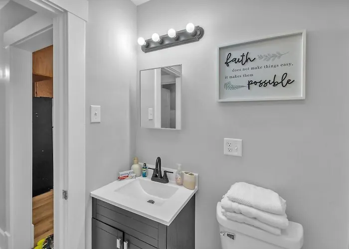 Elegant 5 Bedrooms Near Millikin Univ Ferienhaus Decatur