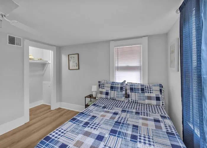 Elegant 5 Bedrooms Near Millikin Univ *