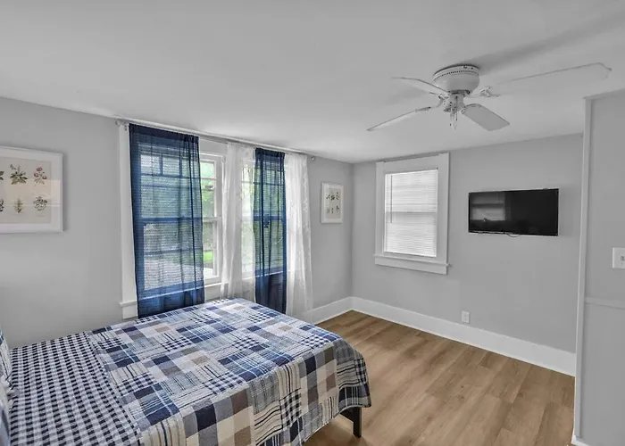 Elegant 5 Bedrooms Near Millikin Univ Ferienhaus