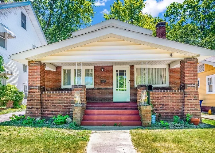 Elegant 5 Bedrooms Near Millikin Univ Ferienhaus Decatur