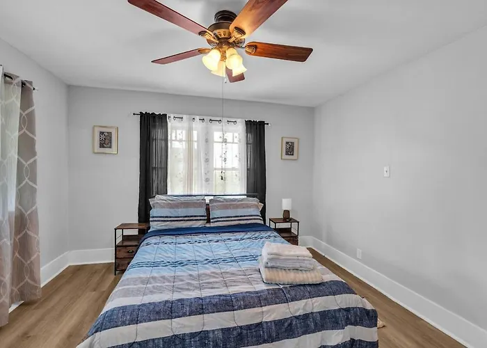 Ferienhaus Elegant 5 Bedrooms Near Millikin Univ Decatur