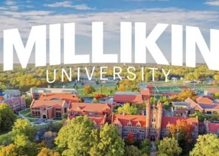 Elegant 5 Bedrooms Near Millikin Univ Ferienhaus