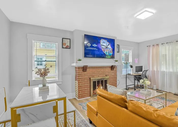 Ferienhaus Elegant 5 Bedrooms Near Millikin Univ