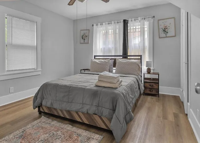 Ferienhaus Elegant 5 Bedrooms Near Millikin Univ *
