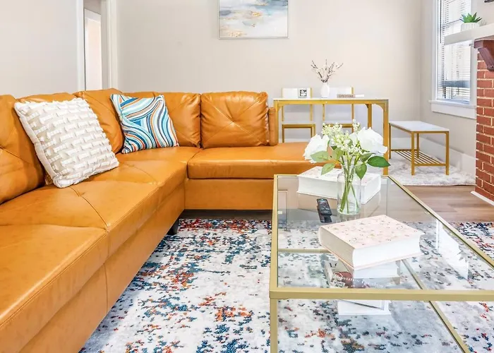Elegant 5 Bedrooms Near Millikin Univ Ferienhaus