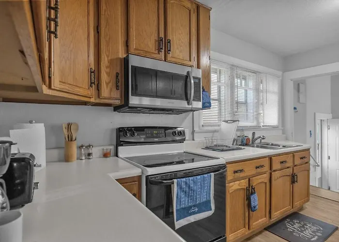 Elegant 5 Bedrooms Near Millikin Univ * Decatur