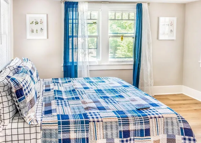 Elegant 5 Bedrooms Near Millikin Univ Ferienhaus